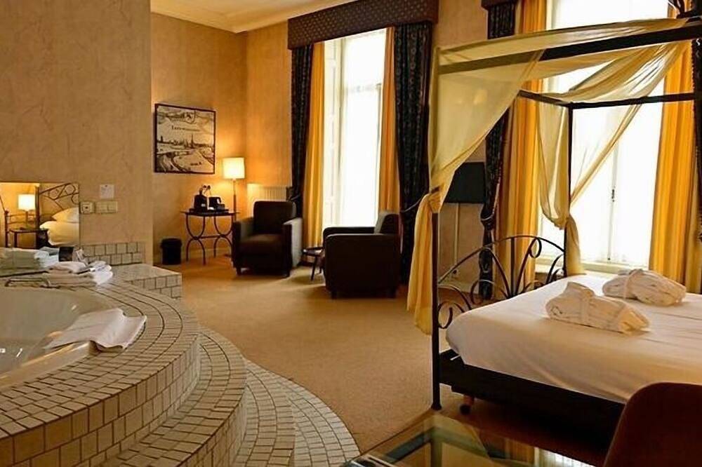 Historical Room Ideal for Cultural Explorers Near Fries Museum in Leeuwarden, Nederlandse Noordzeekust