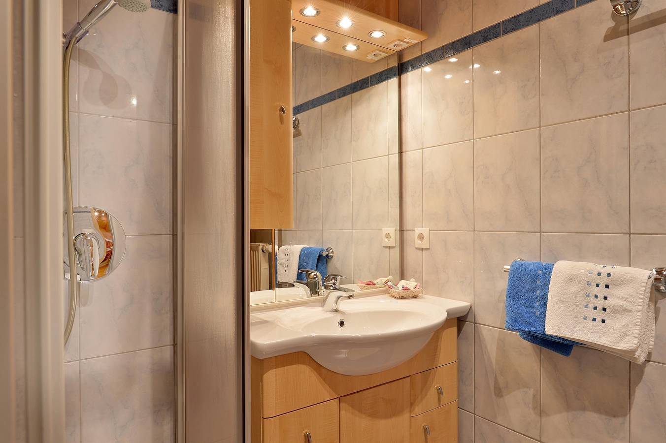 Ganze Ferienwohnung, App 4, 1 Schlafr.,1 Wohnschlafr. /Du od. Bad Wc in Ellmau - SkiWelt, Ellmau