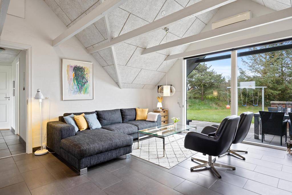 Beautifully and tastefully renovated holiday home in Klegod in Ringkøbing, Holmsland Klit