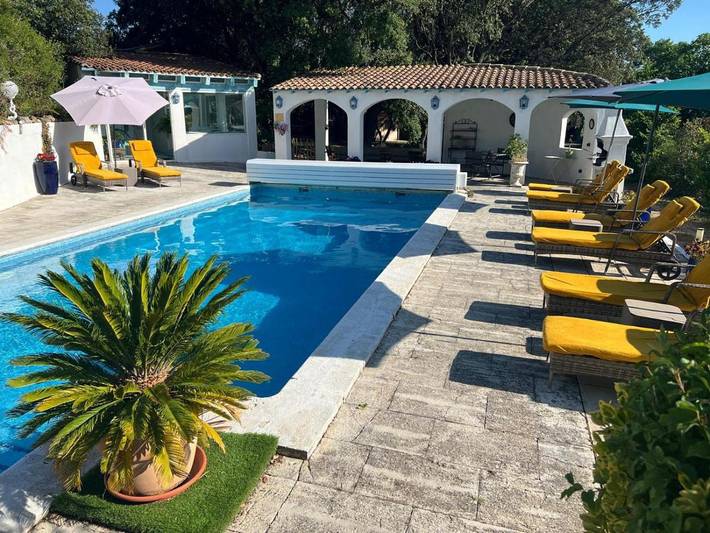 Villa pour 16 personnes, avec jardin ainsi que vue et piscine, animaux acceptés