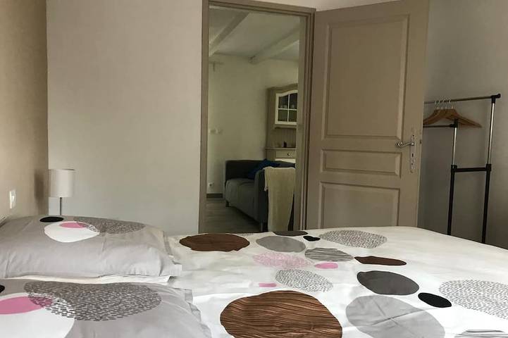 Gîte pour 4 personnes, avec jardin ainsi que piscine et jacuzzi à Saint-Julien - 2