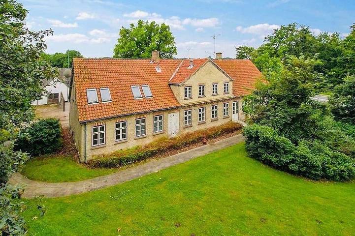 Feriehus for 12 personer, med hage i Roskilde