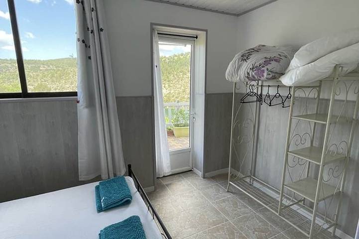 Appartement entier, Appartement spacieux à Esparron pour 10 avec piscine in Esparron-de-Verdon, Alpes-de-Haute-Provence