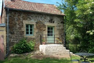 Gîte pour 4 personnes, avec jardin dans Virlet