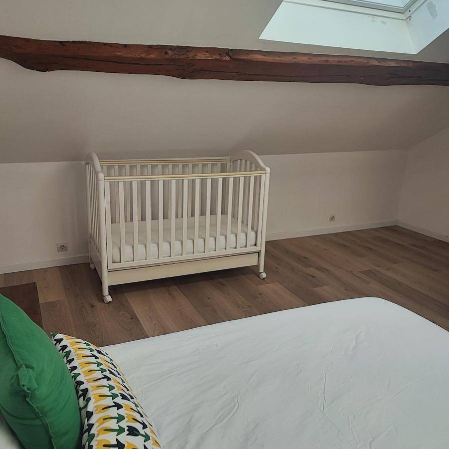 Cozy house, small garden and parking, train station on foot in Orgerus, Yvelines