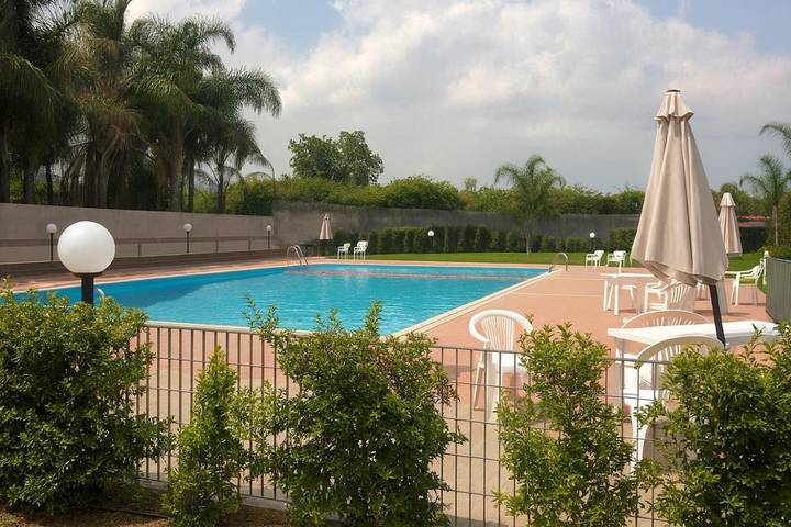 Casa vacanza per 6 persone, con piscina e terrazza in Sant'Anna (Catane)