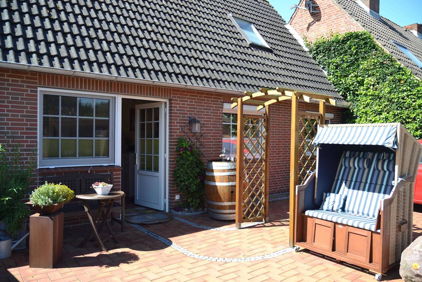 Ganze Wohnung, Ferienwohnung Südermarsch" mit privater Terrasse, Gemeinschaftsgarten und Wi-Fi in Elpersbüttel, Nordseeküste