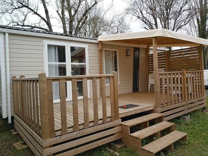 Camping pour 4 personnes, avec bassin pour enfant ainsi que piscine et jardin, adapté aux familles