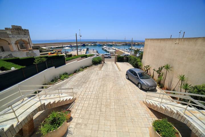 Hel lägenhet, Apartment 'Kambusa Homes - Al Porto - Sinistra' with Sea View, Wi-Fi and Air Conditioning in Torre Vado, Tarantobukten