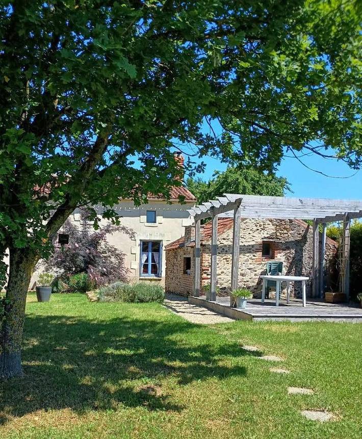 Location de vacances pour 6 personnes, avec jardin, animaux acceptés à Cersay