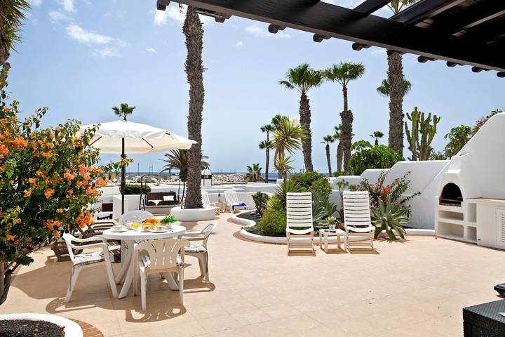 Ganze Wohnung, Ferienwohnung 'Puerto Chico B' mit Meerblick, Gemeinschaftspool und WLAN in Playa Blanca, Yaiza