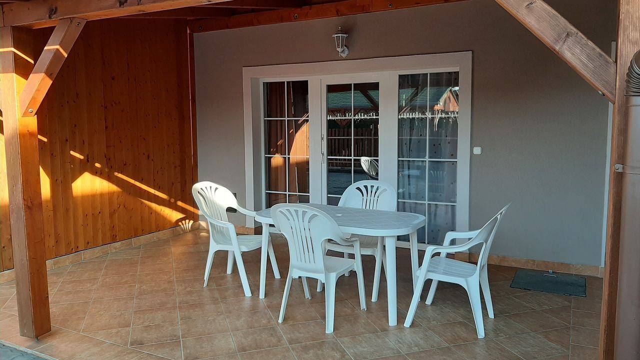 Ganze Ferienwohnung, 2+2 féröhelyes apartman in Balatonlelle, Plattensee Südufer