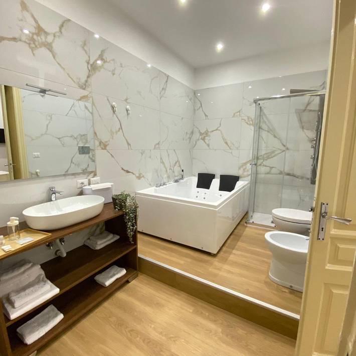 B&b for 2 people, with hot tub and balcony in Catania