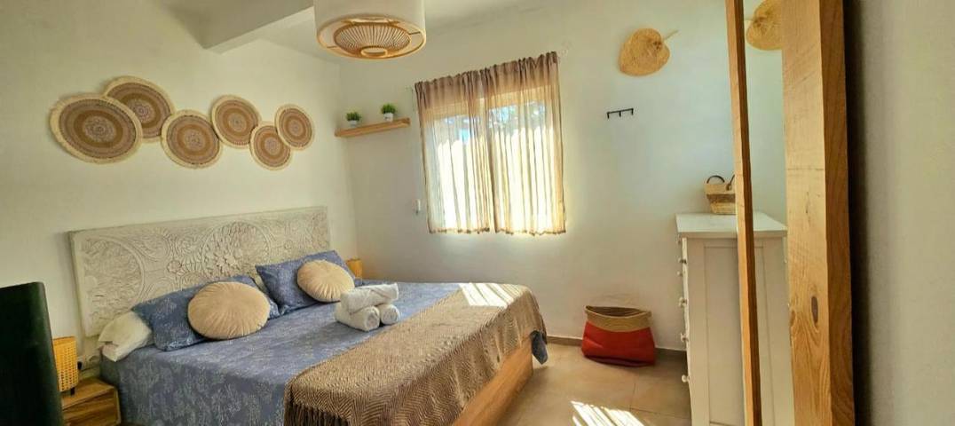 Apartamento de vacaciones para 4 personas, con vistas además de piscina y jardín - 1