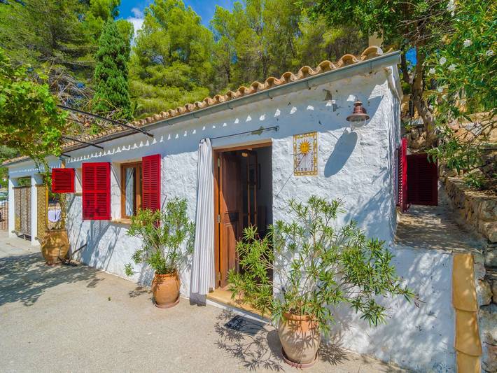 Villa pour 8 personnes, avec piscine ainsi que terrasse et jardin dans Andratx
