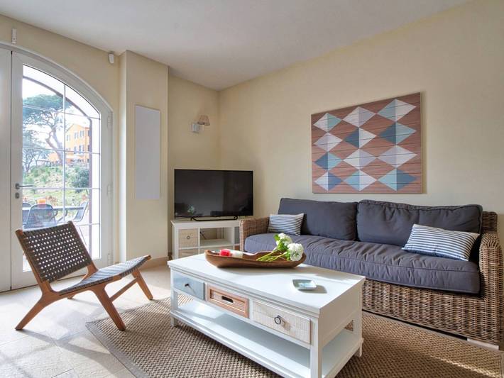 Appartement entier, Appartement calme avec terrasse, jardin et piscine à Ajaccio - 6 couchages in Ajaccio, Région d'Ajaccio