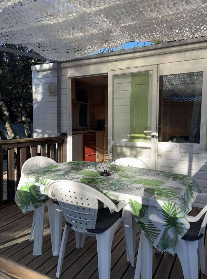 Mobil home pour 2 personnes, avec terrasse et piscine, animaux acceptés à Orgnac-l'Aven - 2