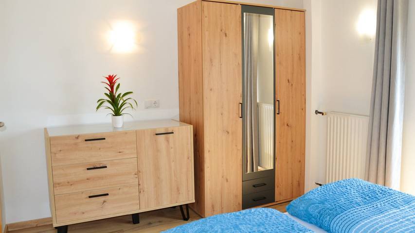Ganze Wohnung, Ferienwohnung 'Residenz Sonnegg 2' mit Bergblick, Gemeinschaftspool und WLAN in Völlan, Lana