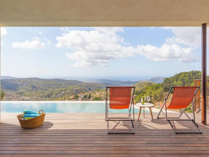 Vacation rental for 5 people, with Balcony/Terrace and Yard as well as Pool in West Majorca