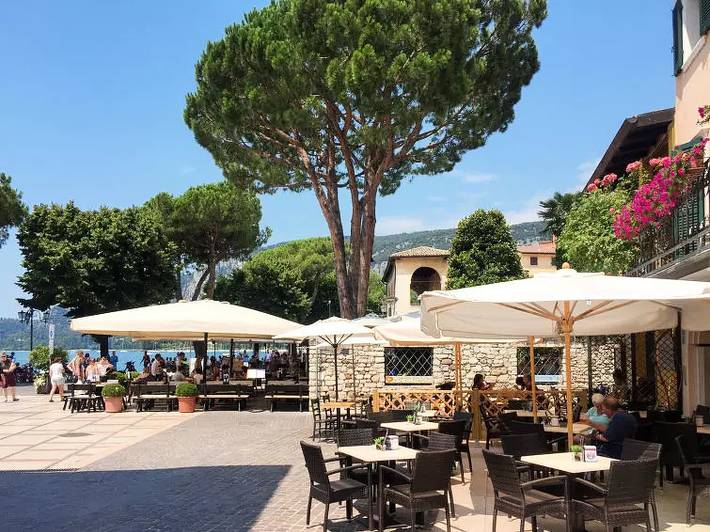 Ferienwohnung für 4 Personen, mit Garten und Pool in Garda