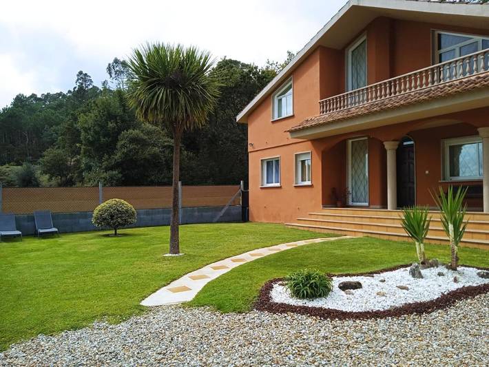 Location de vacances pour 7 personnes, avec vue et piscine ainsi que bassin pour enfant et jardin, animaux acceptés à Tomiño - 2