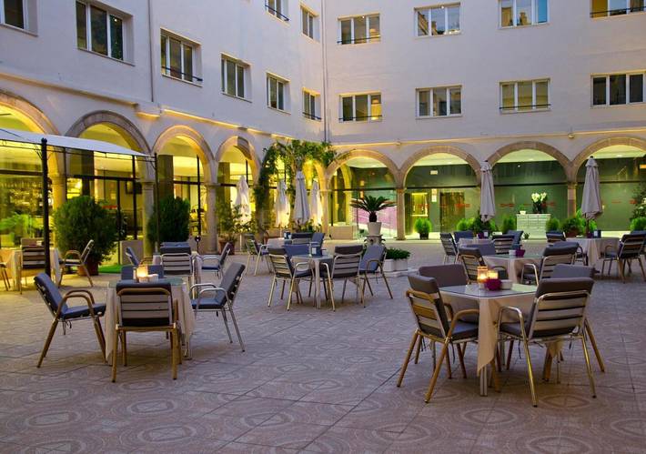 Hôtel pour 3 personnes, avec terrasse