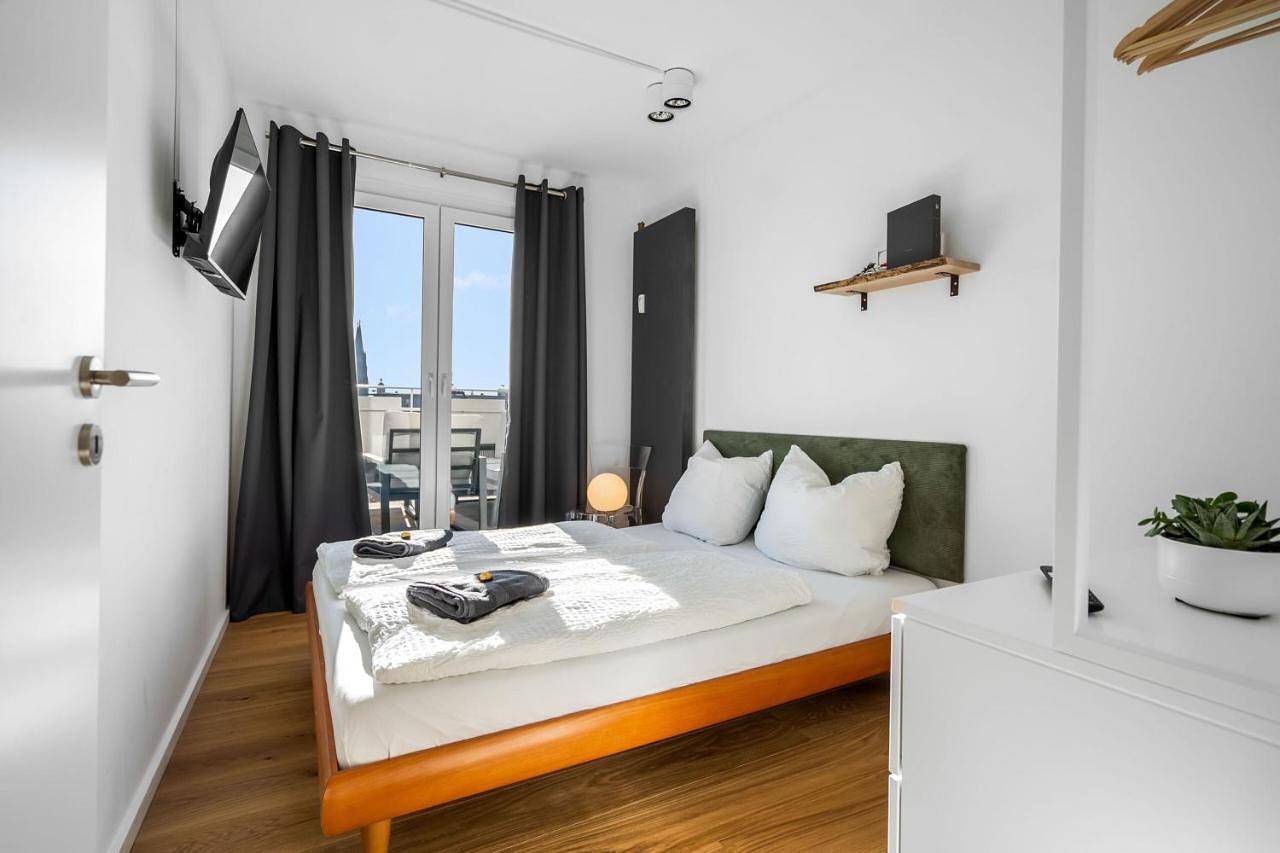 Ganze Wohnung, Exclusive penthouse - loft with private parking overlooking cologne cathedral in Köln, Rheinland