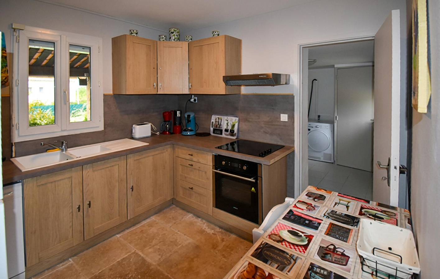 Appartement relaxant en centre-ville avec parking, piscine et WiFi in Gargas, Parc naturel régional du Luberon