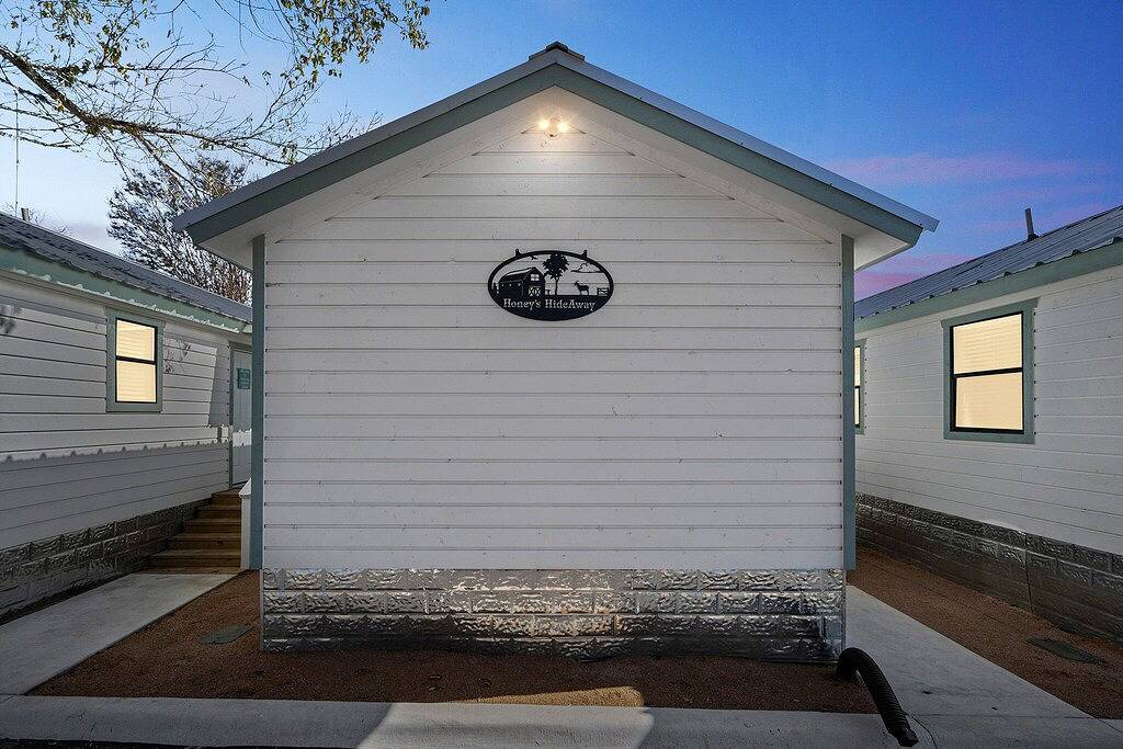 Romantic Stay Right On Main St! in Gillespie County