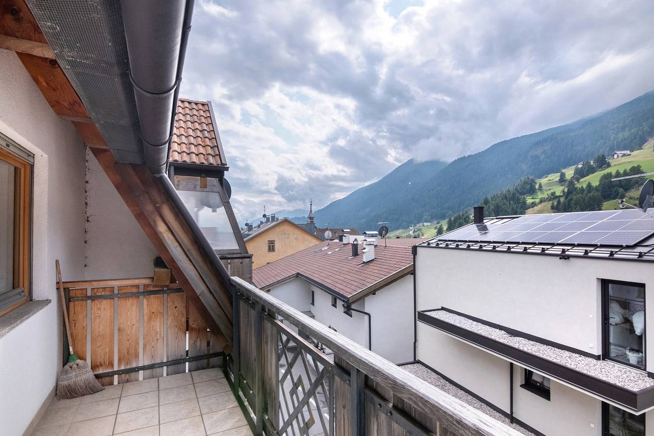 Ganze Wohnung, Ferienwohnung 'Am Reschensee' mit Bergblick, Balkon und Wi-Fi in St. Valentin auf der Haide, Graun