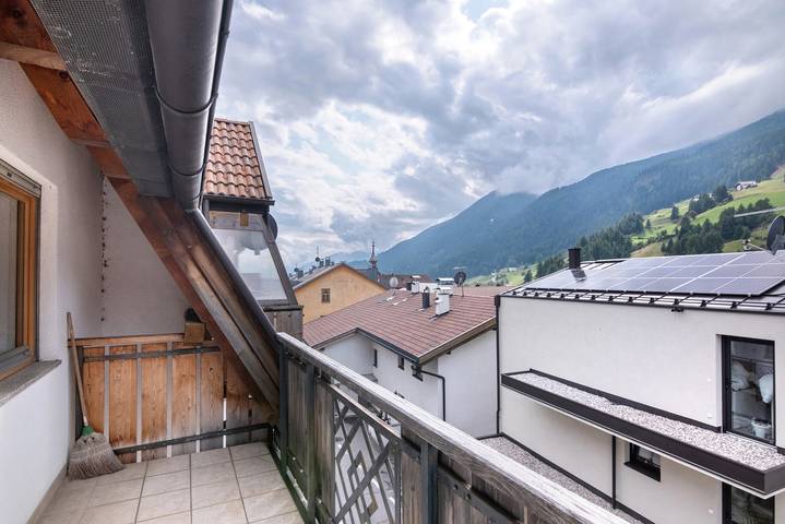Ganze Wohnung, Ferienwohnung 'Am Reschensee' mit Bergblick, Balkon und Wi-Fi in St. Valentin auf der Haide, Graun