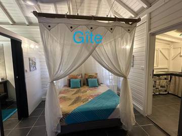 Chambre d’hôte pour 2 personnes, avec vue ainsi que piscine et jardin à Le Moule