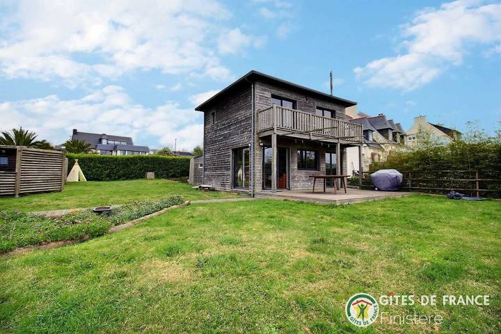 Vakantiehuis voor 4 personen, with terras and tuin as well as whirlpool in Crozon