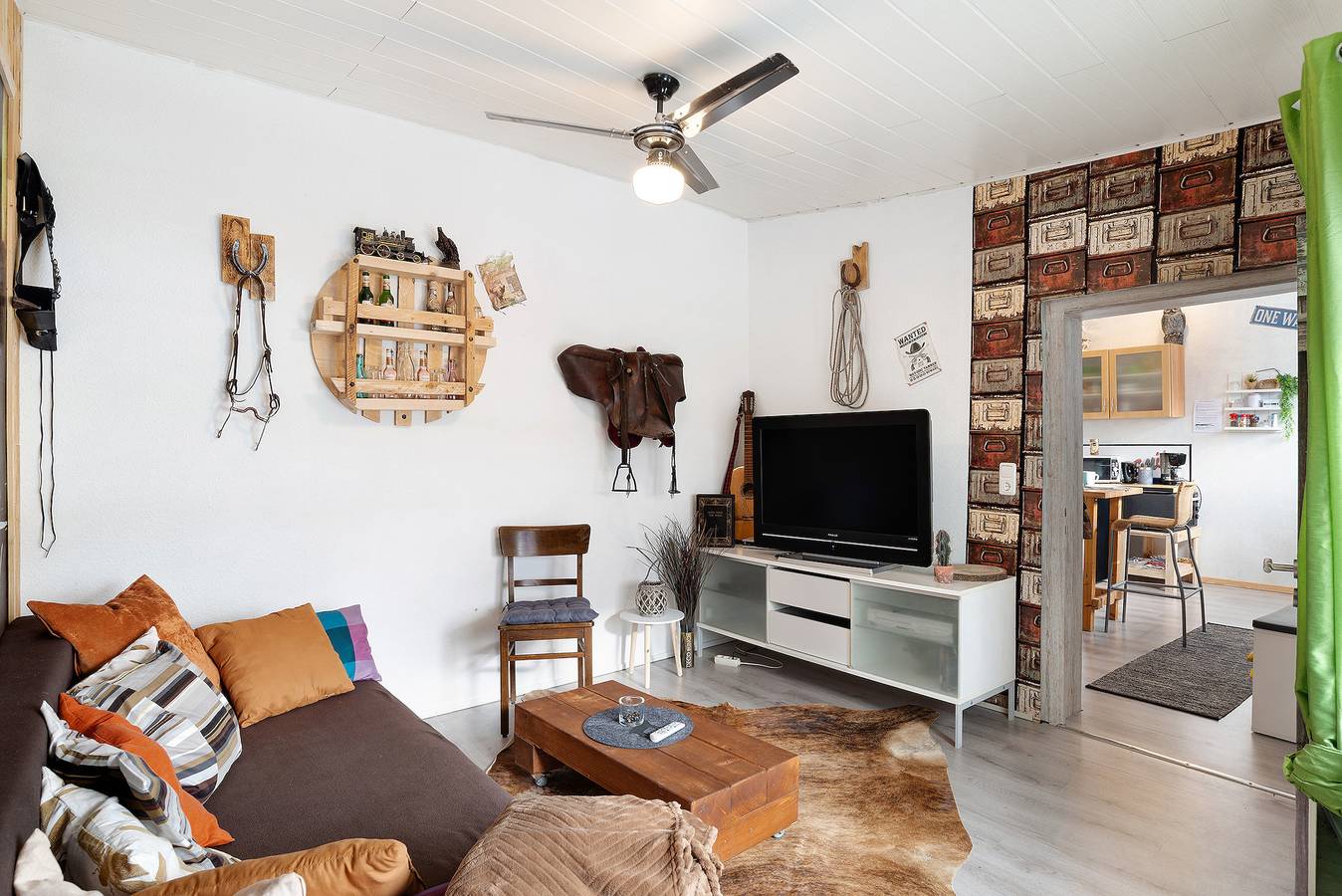 Ganze Wohnung, Ferienwohnung "Wildwest Lounge" mit Pool, Terrasse & Wlan in Eppingen, Kraichgau