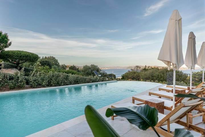 Villa per 10 persone, con Terrazza e Giardino nonché Piscina e Panorama a Porto Rafael