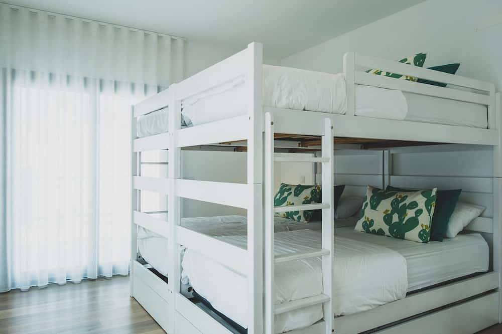 Villa das Hortas: new, modern villa near beach & facilities @ Silver Coast in Salir do Porto, Tornada e Salir do Porto