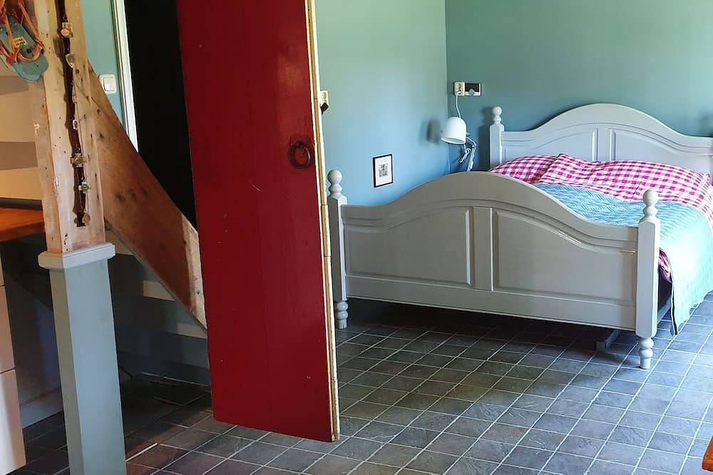 Attractive and beautiful cottage with a fine garden in the heart of Friesland in Friesland