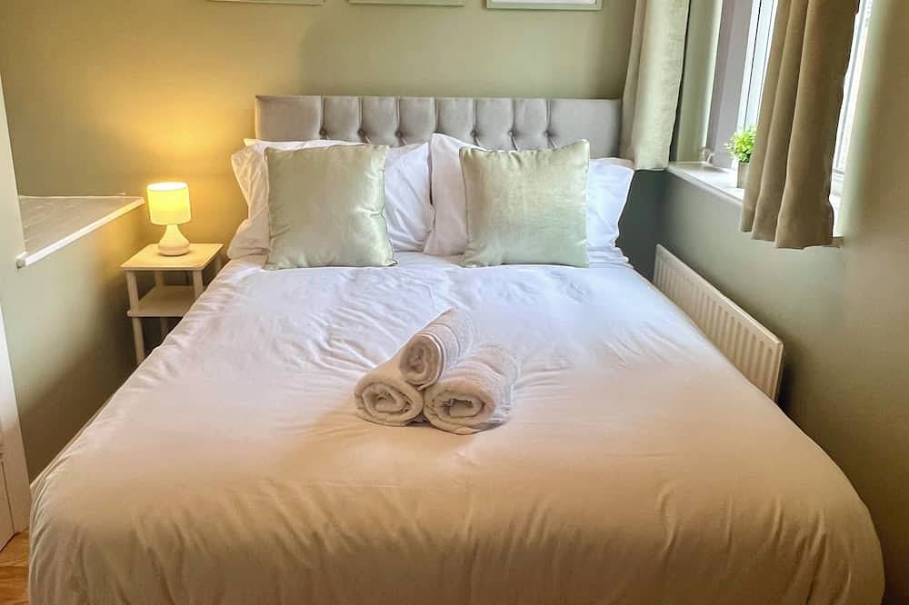 The Olive House, 4 Bedrooms, Sleeps 8, Contractors Welcome in Middlesbrough, North East England