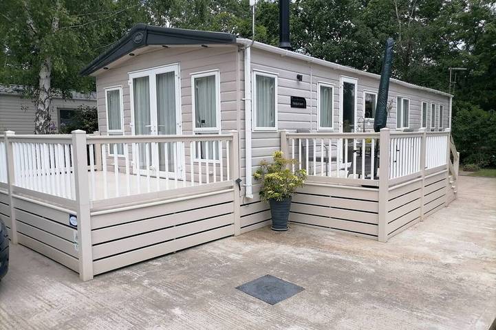 Static caravan for 4 people, with balcony and garden, with pets in Sussex