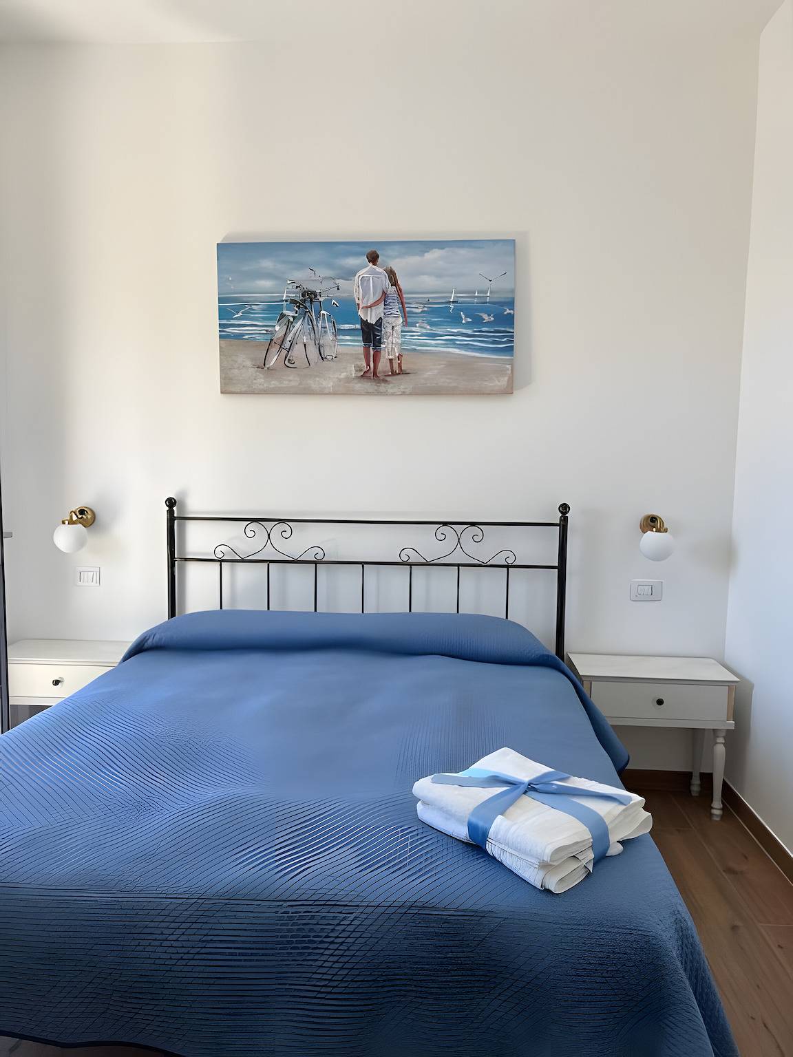 Camera 'Camera Blu Vista Mare e Monti' con Vista Mare, Wi-Fi e Aria Condizionata in San Mauro Cilento, Cilento