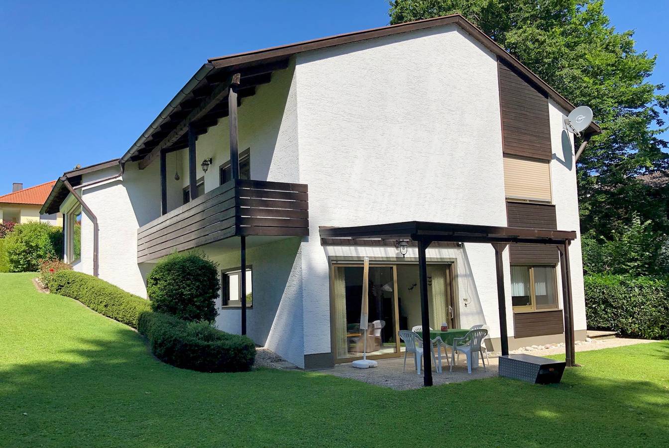 Ganze Ferienwohnung, Ferienwohnung Gausburg - große Ferienwohnung für 2 - 3 Personen, 80qm, 2 Schlafzimmer, überdachte Terrasse in Saaldorf-Surheim, Rupertiwinkel