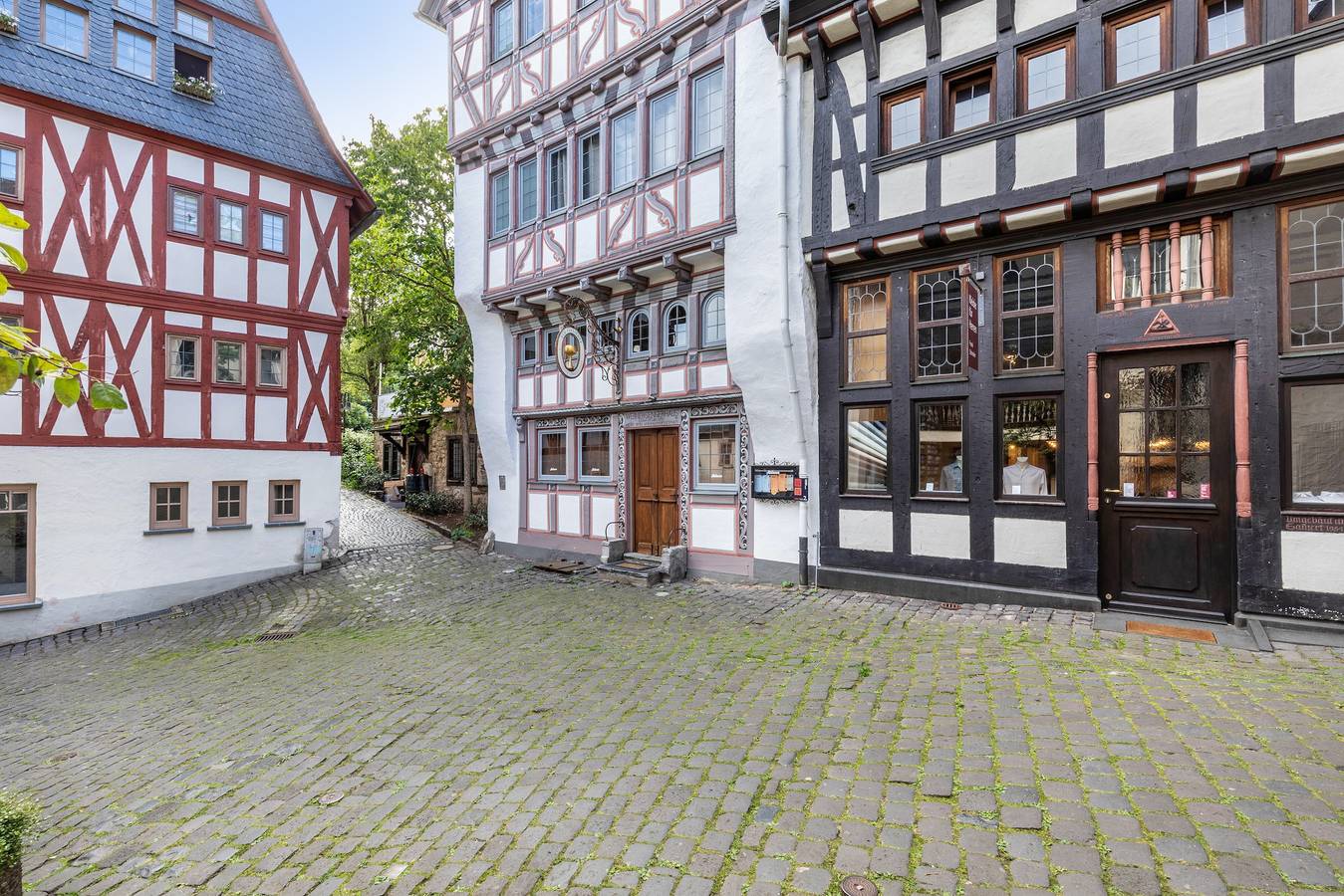 Ganze Wohnung, Apartment 'Werner-Senger-Haus Oben' mit gemeinsamer Terrasse und Wlan in Limburg, Landkreis Limburg-Weilburg