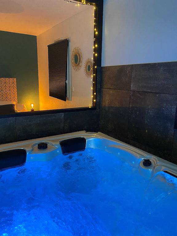 Loft Spa privatif intérieur, gîte 6 km Mont-Saint-Michel in Courtils, Baie du Mont-Saint-Michel