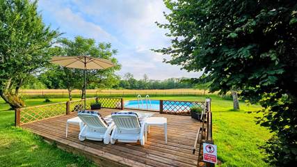 Gîte pour 6 personnes, avec jardin ainsi que vue et piscine, adapté aux familles à Pageas