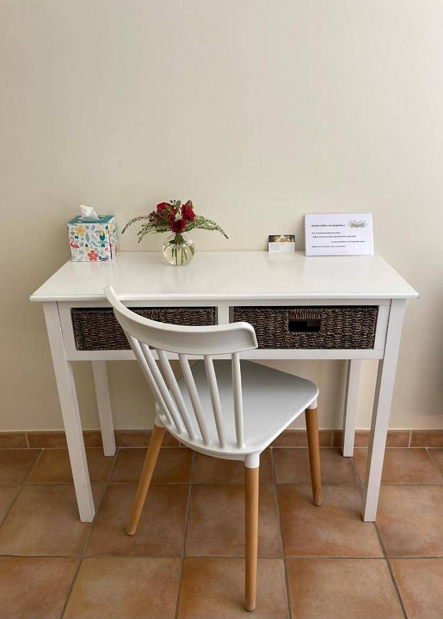 Queen Room with Garden View in Vers-Pont-du-Gard, Région de Nîmes