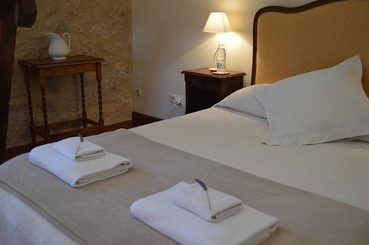 Gîte pour 2 personnes, avec piscine ainsi que jardin et terrasse à Montpeyroux - 3