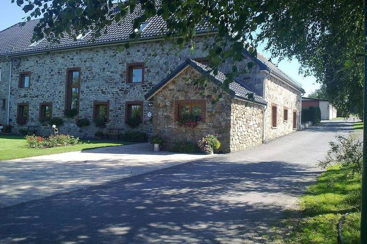 Gîte pour 14 personnes, avec sauna ainsi que terrasse et jardin, animaux acceptés à Malmedy