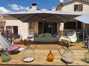 Cottage pour 2 personnes, avec terrasse ainsi que jardin et vue à Valderoure