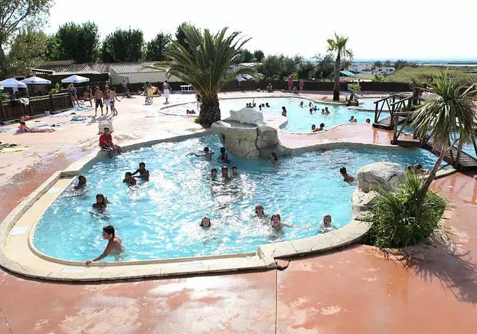 Camping pour 6 personnes, avec Terrasse et Piscine