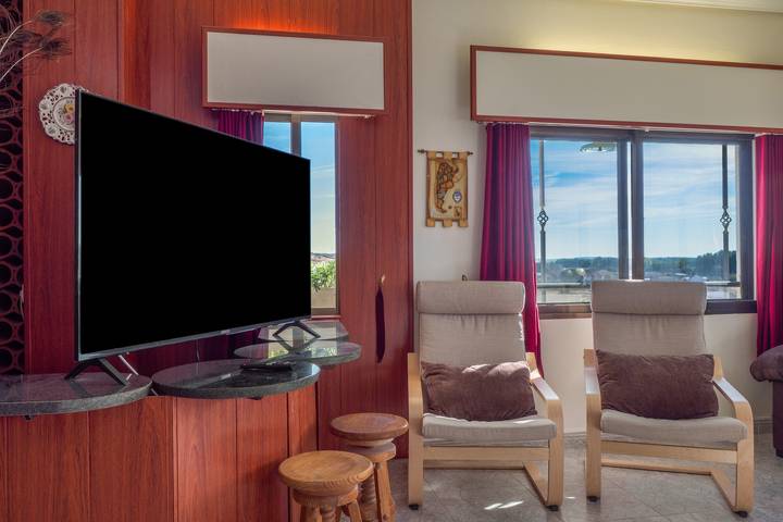 Apartamento entero, Casa vacacional 'Monumento al Camionero', Valle del río Tera, cerca de Benavente in Santibáñez de Tera, Provincia de Zamora